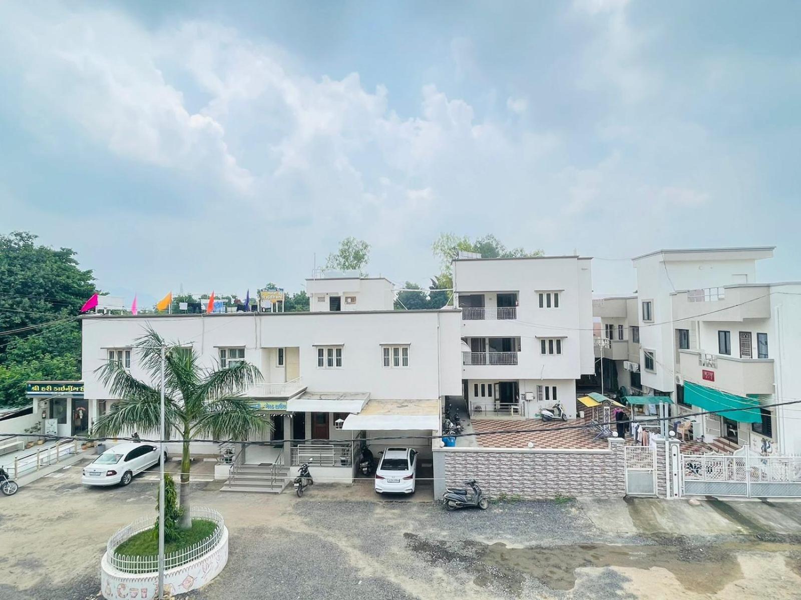 Hotel Rajdhani And Guest House Gujarat - Best Family Hotel In Halol Near Pavagadh And Halol Gidc Екстериор снимка