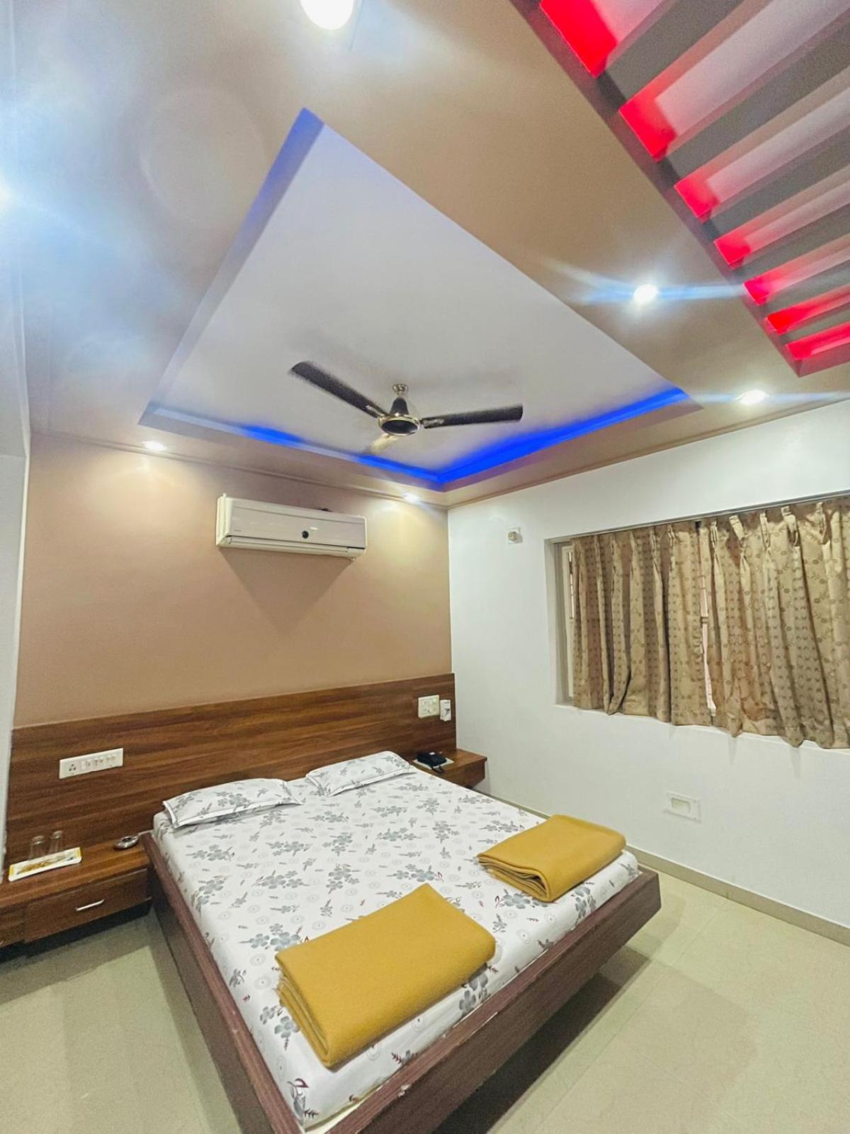 Hotel Rajdhani And Guest House Gujarat - Best Family Hotel In Halol Near Pavagadh And Halol Gidc Екстериор снимка