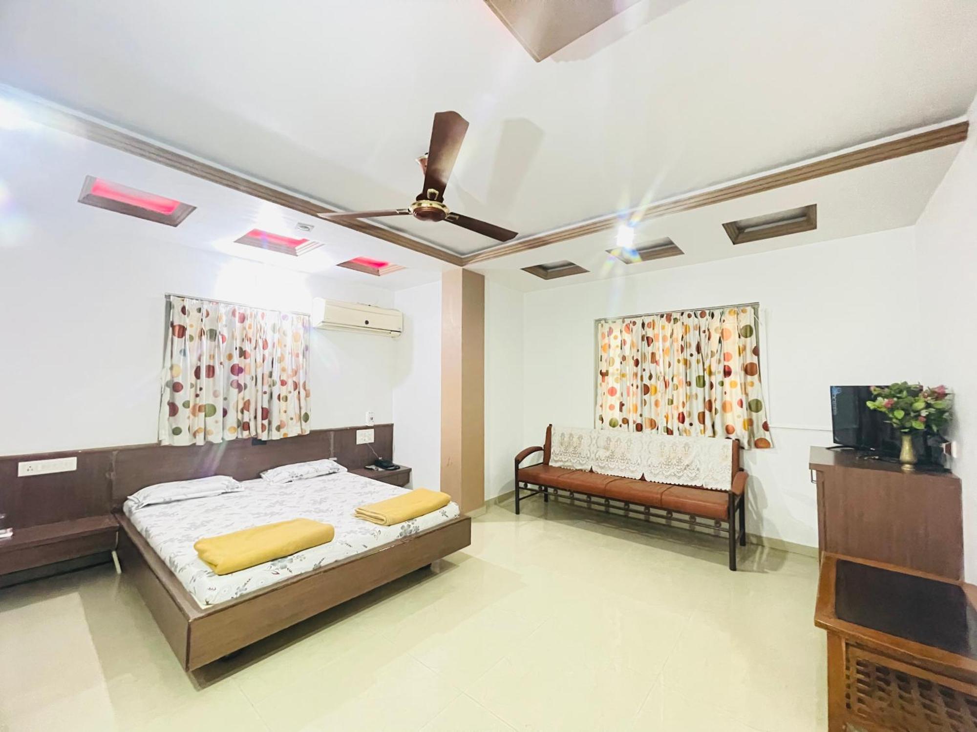 Hotel Rajdhani And Guest House Gujarat - Best Family Hotel In Halol Near Pavagadh And Halol Gidc Екстериор снимка