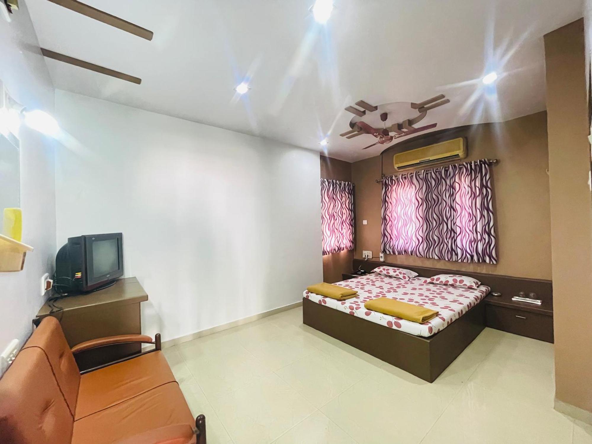 Hotel Rajdhani And Guest House Gujarat - Best Family Hotel In Halol Near Pavagadh And Halol Gidc Екстериор снимка