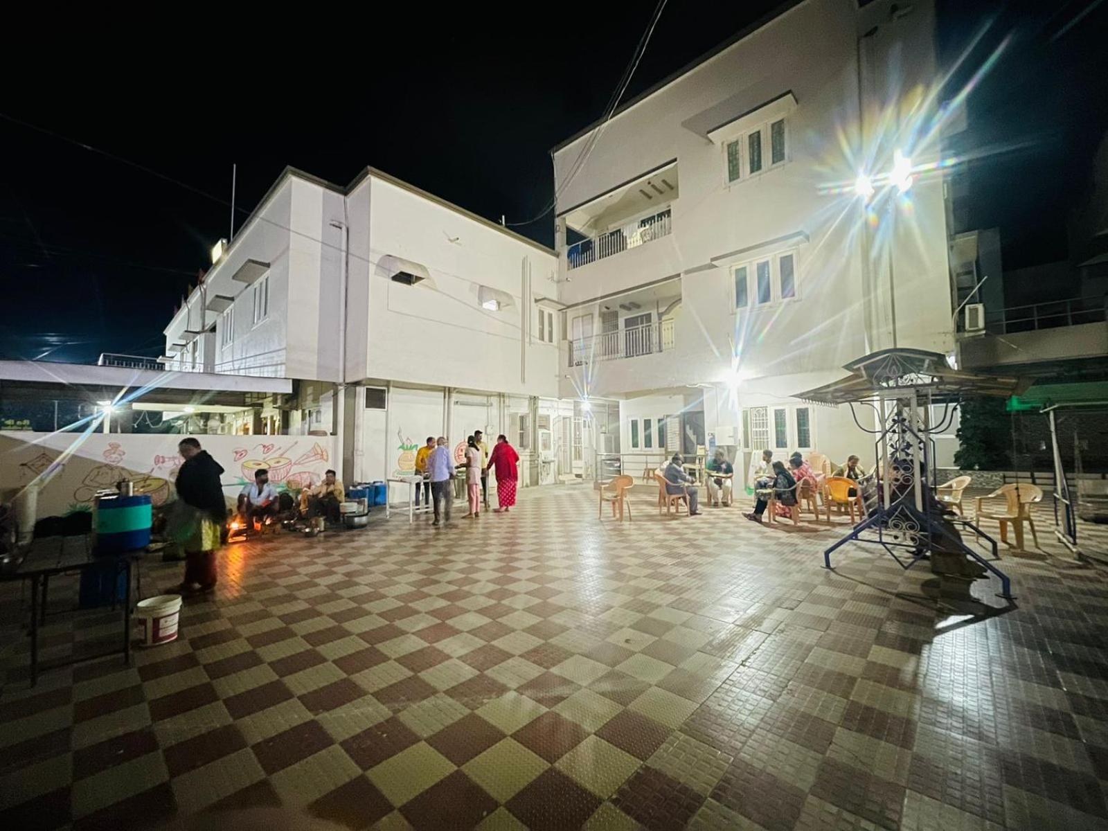 Hotel Rajdhani And Guest House Gujarat - Best Family Hotel In Halol Near Pavagadh And Halol Gidc Екстериор снимка